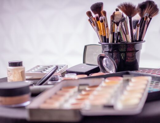 makeup products, natural, makeup, Hi-Low, Makeup Starter Kit, Affordable makeup, makeup Collection, Foundation, Concealer, Eyeshadow Palette, Mascara