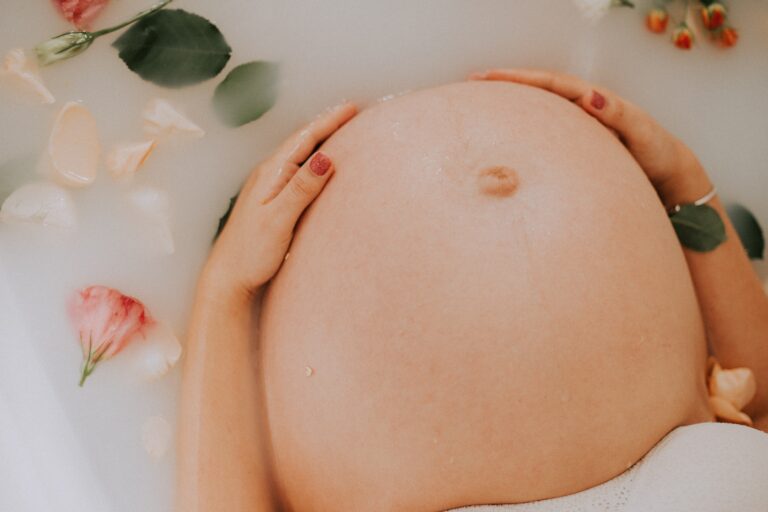 skin . skin care. face. skincare . Skincare Tips. Healthy skin. Natural. Skincare Products. Glowing skin. Natural Skincare. pregnancy. pregnancy skincare