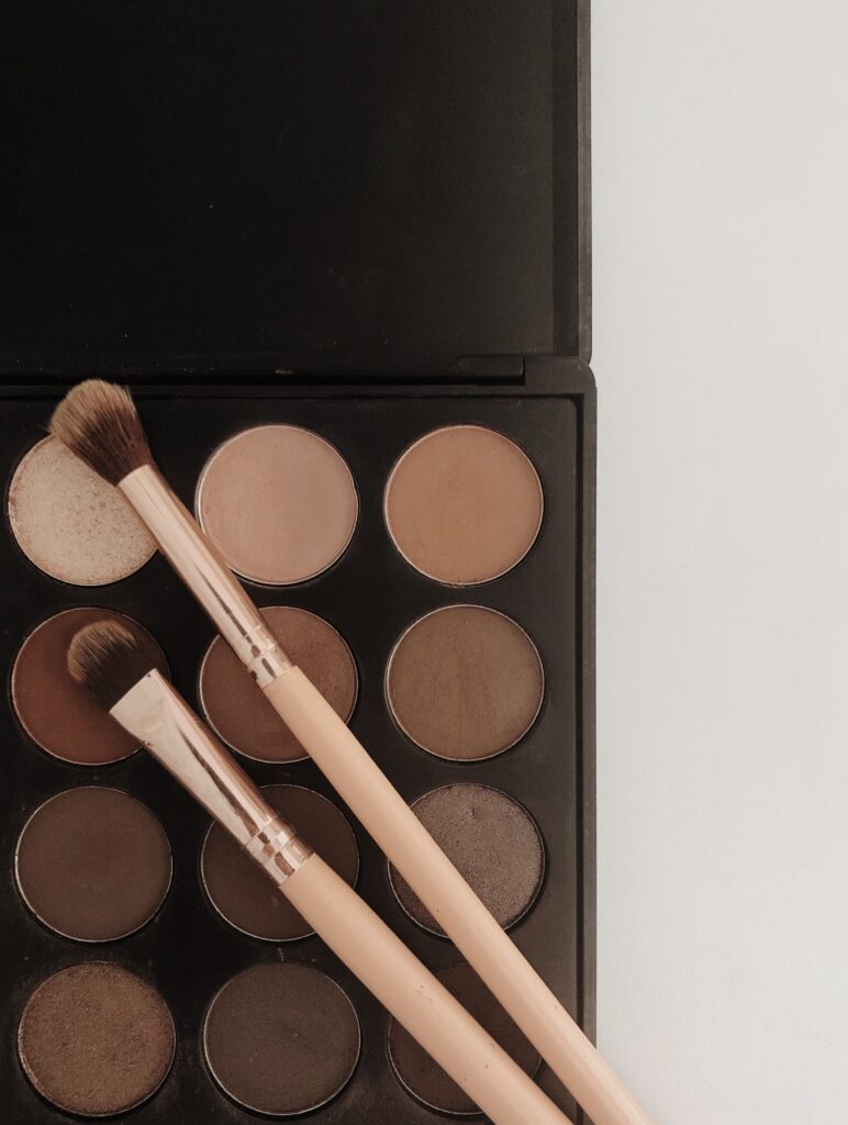 eye palette, makeup brushes, clean makeup, cruelty free makeup, natural ingredients, benefits of cosmetics