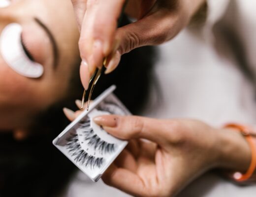 natural, natural beauty, makeup, Magnetic Lashes, Beauty Trend, Traditional Lash Extensions, Glue, Customizable Styles, natural-looking, Cost-Effective