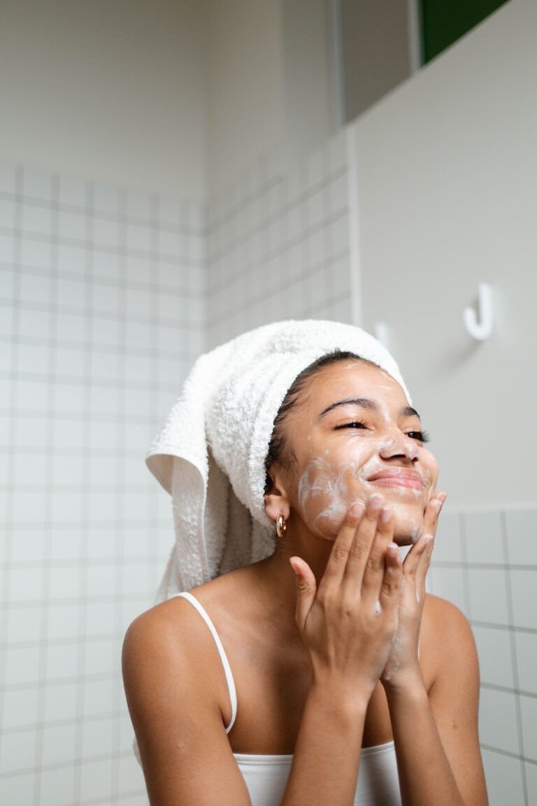 cleanser. moisturizer. face wash. clear skin. skin . skin care. face. skincare . Skincare Tips. Healthy skin. Natural. Skincare Products. Natural Skincare. Acne. Acne skincare. Acne prone skin. Acneic skin.