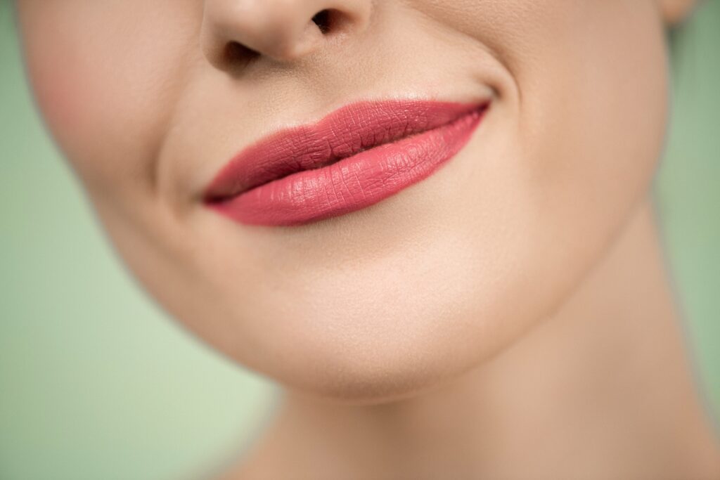 lips, lipstick, lipstick shades, clean makeup, Best lipstick, lip liner