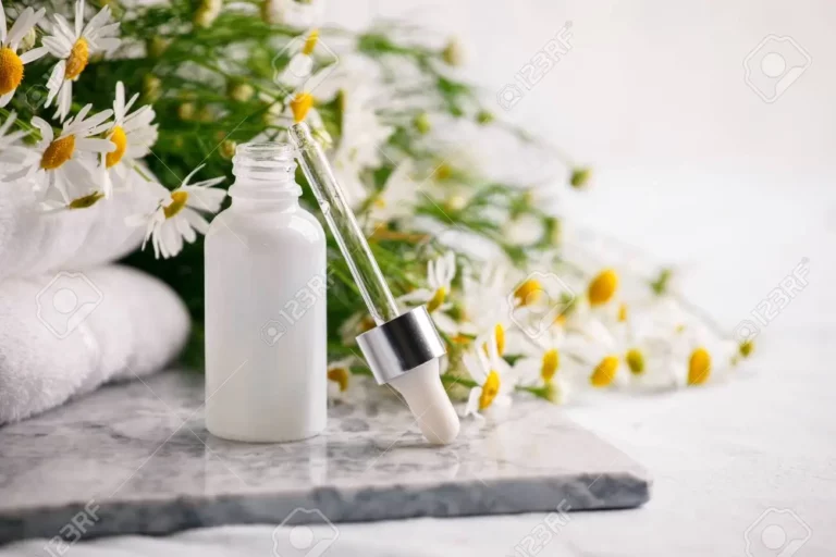 ingredients, skincare, skincare products, soothing affects, chamomile, skin hydration, moisturizer, face mask, 100% pure, vegan skincare, organic skincare