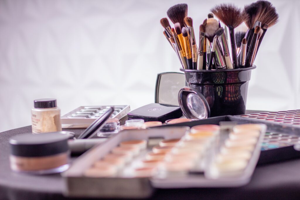 makeup, beauty enthusiast, essential, natural makeup, flawless, primer, foundation, concealer, setting powder, bronzer, blush, highlighter, eyeshadow palette, radiant glow, beauty tips