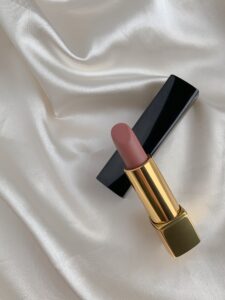 makeup, Long-Lasting, Nude Matte Lips, lips , Nude matte lipstick, Smudge-Proof, hydrating lip balm, lip primer, lip liner, Touch-Ups