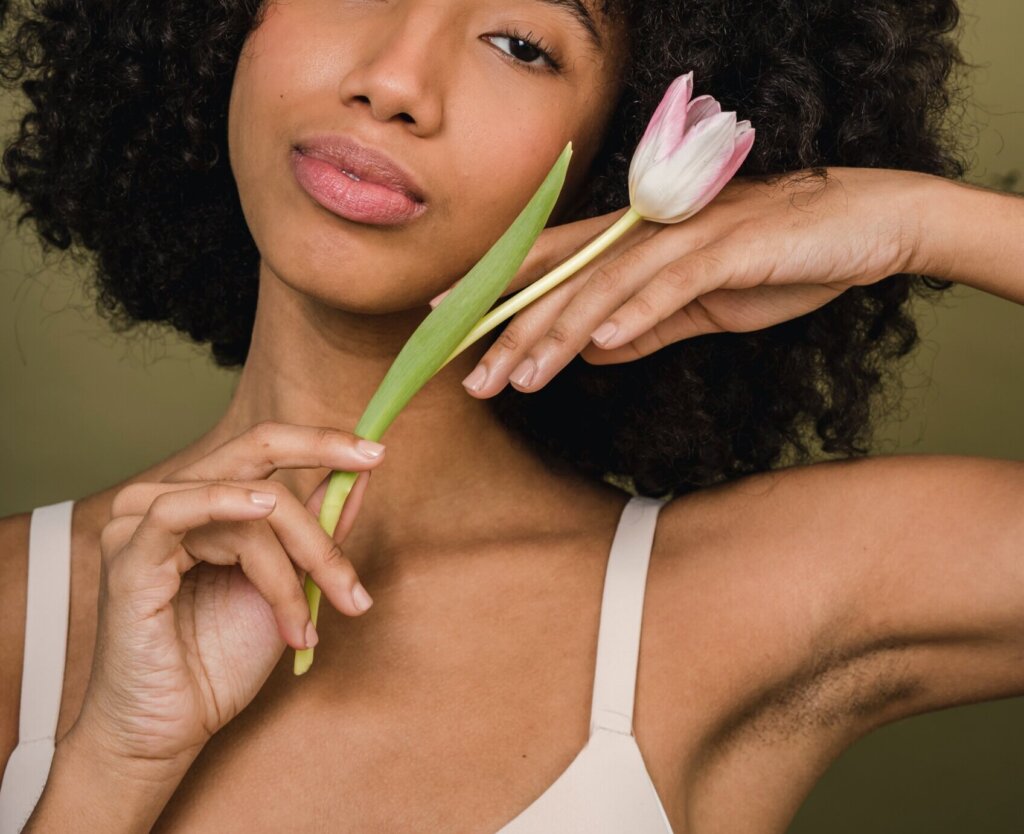 body odor, armpit, black woman, flower, good smell, bodycare