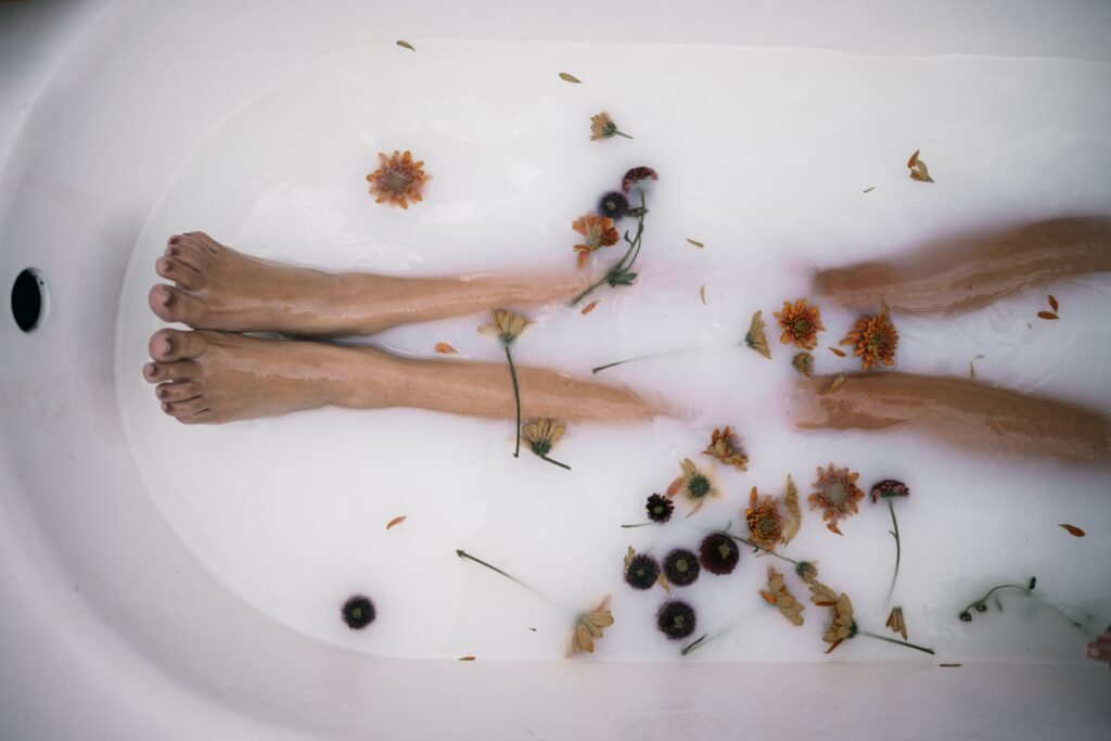 Body, body care, body care routine, feet, foot, feet care, foot care, foot soak, feet soak, DIY foot soak, DIY feet soak, body care tips, natural body care