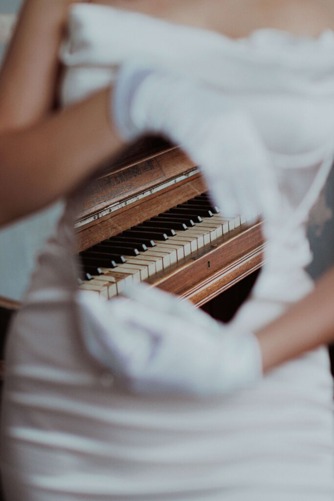 deeply moisturizing gloves, lock in hydration, soft and smooth hands, hand care, Hyaluronic Acid Moisturizer, maintain supple hands, occlusive effect, enhance absorption, intensive hydration, skin repair, clear skin products, skincare routine, body