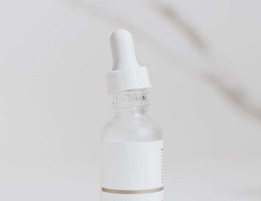 Vitamin C serums, brighter skin, luminous complexion, even skin tone, retinol and vitamin C, skincare routine, healthy and clear skin, brightening properties, antioxidants, collagen production, choosing the right serum, skincare