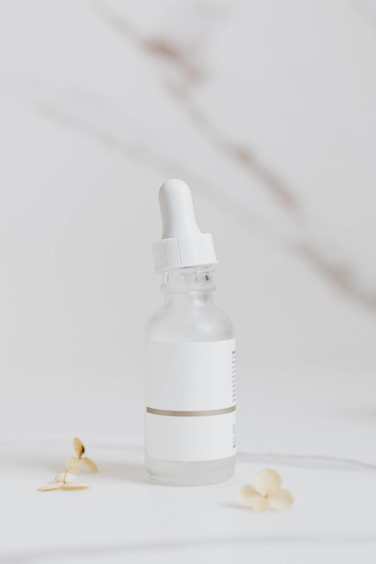 Vitamin C serums, brighter skin, luminous complexion, even skin tone, retinol and vitamin C, skincare routine, healthy and clear skin, brightening properties, antioxidants, collagen production, choosing the right serum, skincare