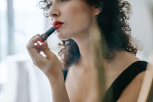 woman, red lipstick