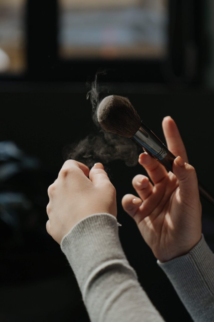 powder, makeup brush