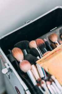 makeup brushes, makeup kit