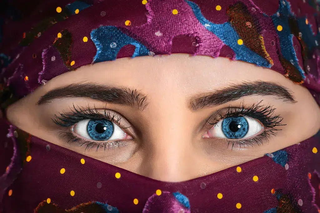 woman, blue eyes