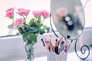 makeup, flowers