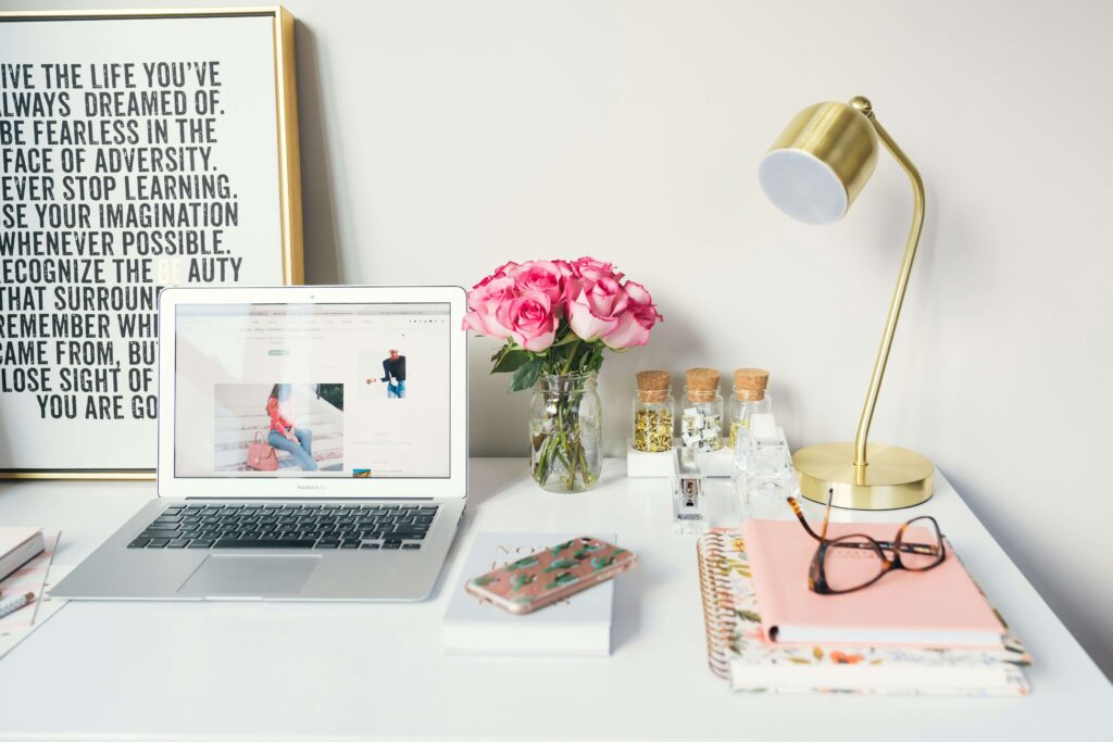 blogger, desk