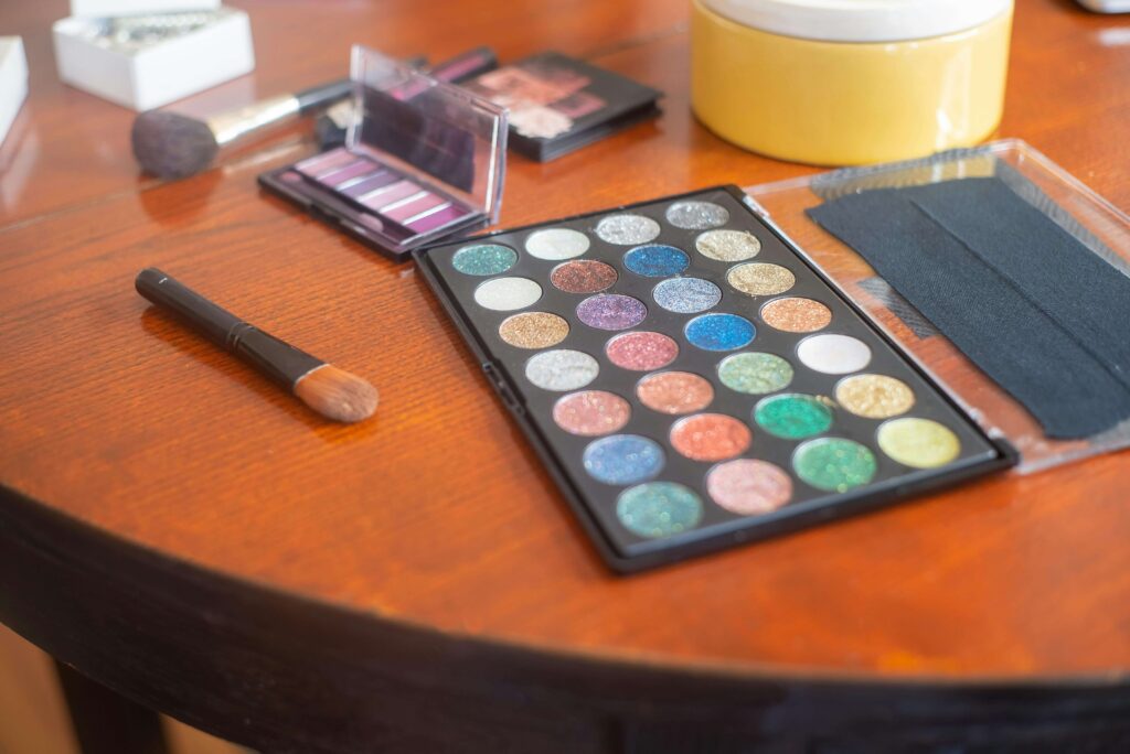 makeup palette, eyeshadow